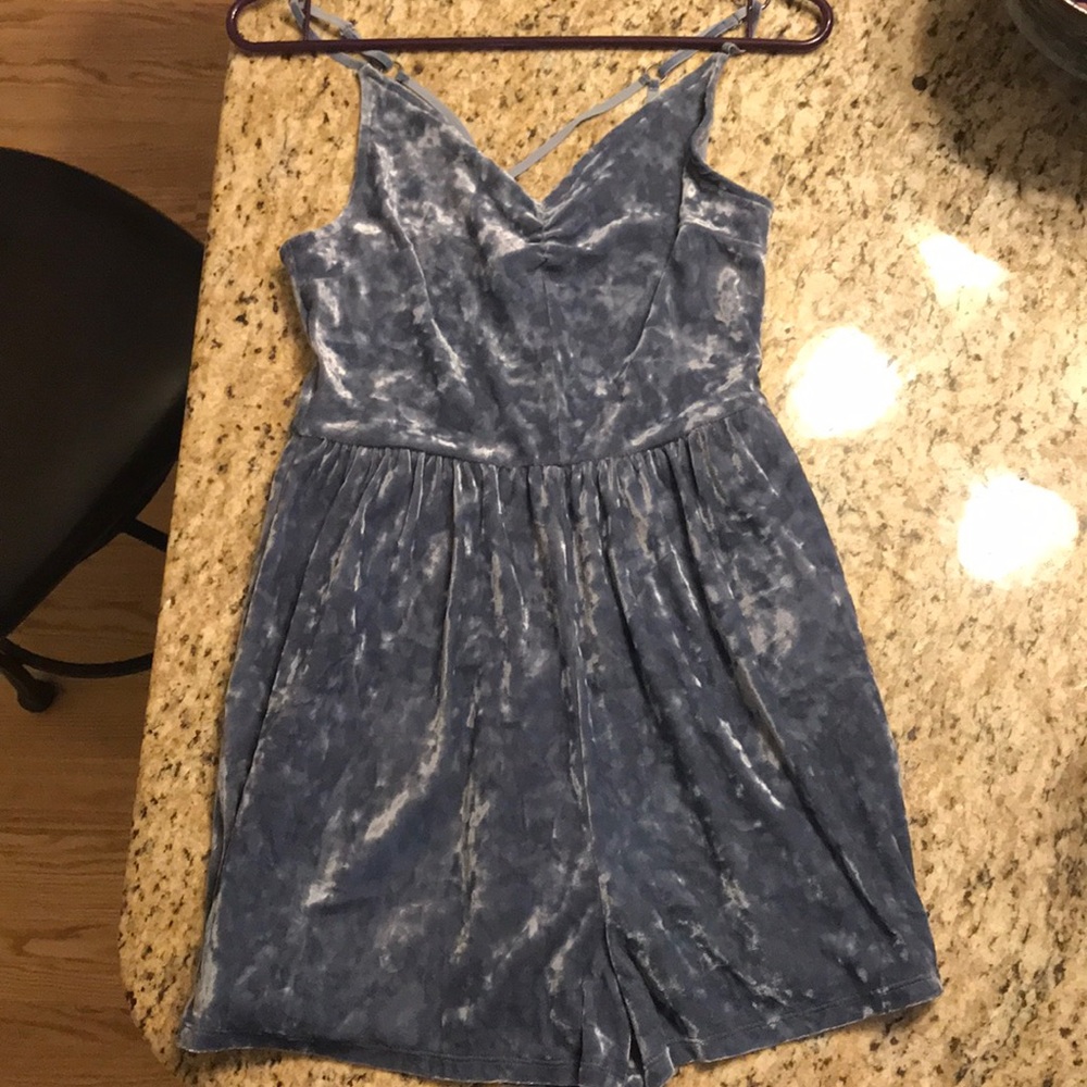 Velour texture, light blue romper with pockets
